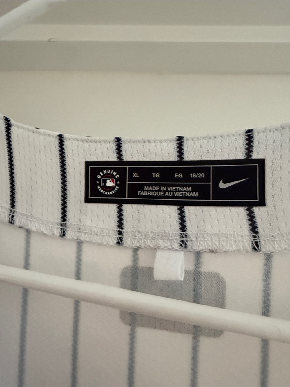 Nike White and Navy Pinstripe New York Yankees Jersey - Picture 4 of 5